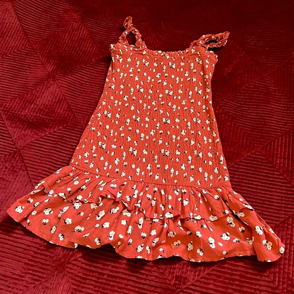 Guess summer dress. Worn twice only size medium. Stretchy material - Picture 2 of 2